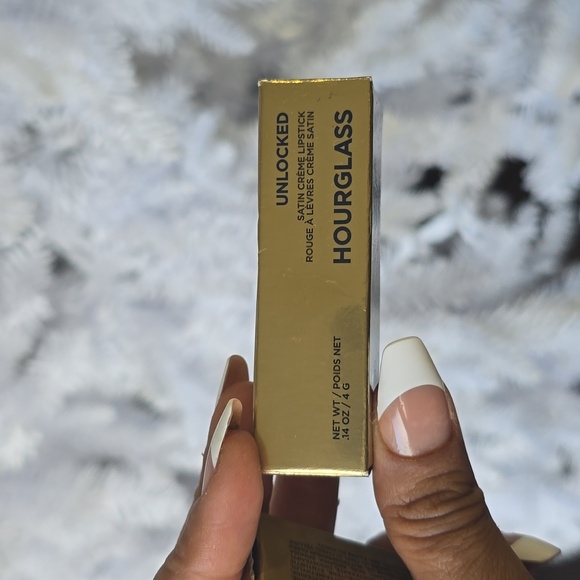 Hourglass Unlocked Satin Lipstick 330 - Picture 2 of 7